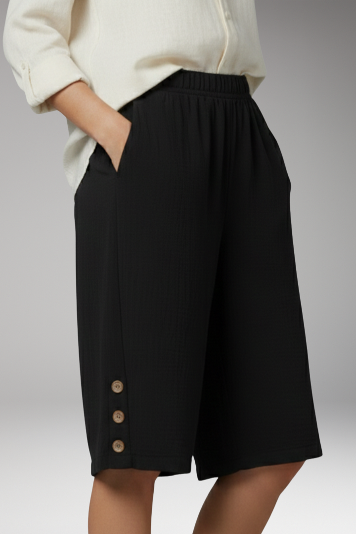 Women's Shorts with Elastic Waist and Side Pockets