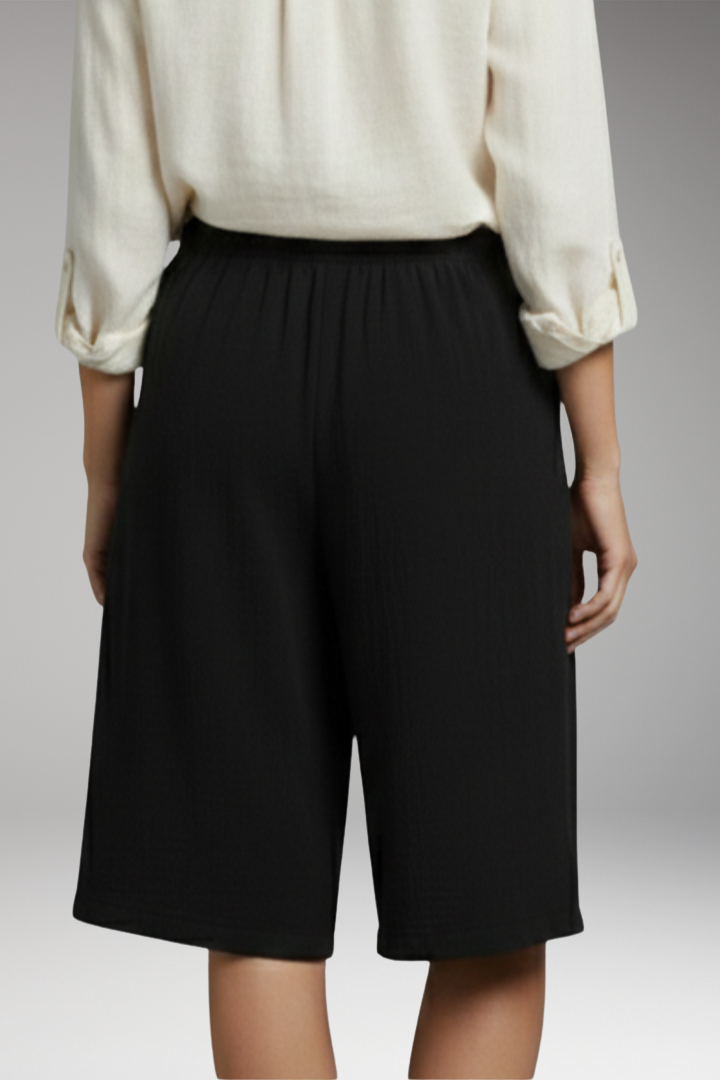 Women's Shorts with Elastic Waist and Side Pockets